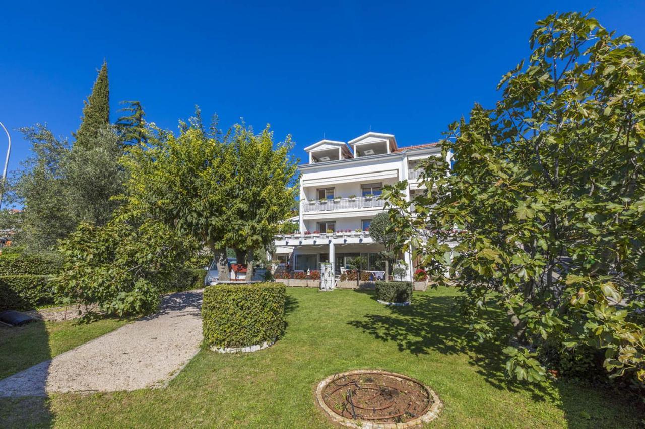 Ivan & Anka Apartments Bojko Selce Exterior photo