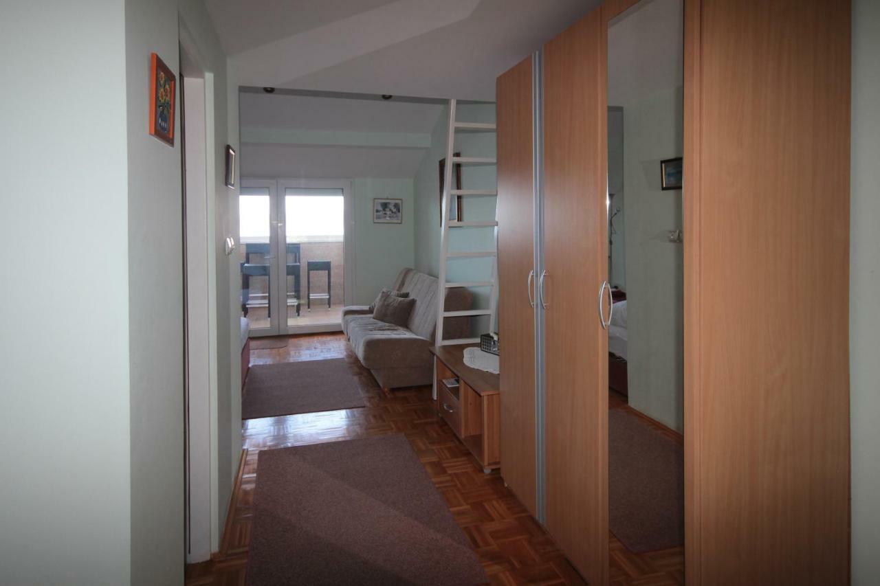 Ivan & Anka Apartments Bojko Selce Exterior photo