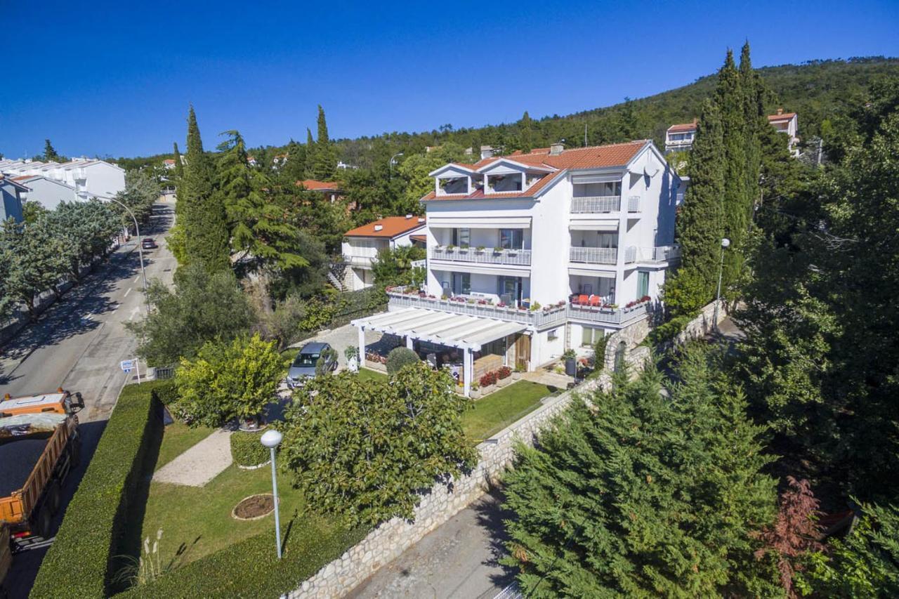 Ivan & Anka Apartments Bojko Selce Exterior photo