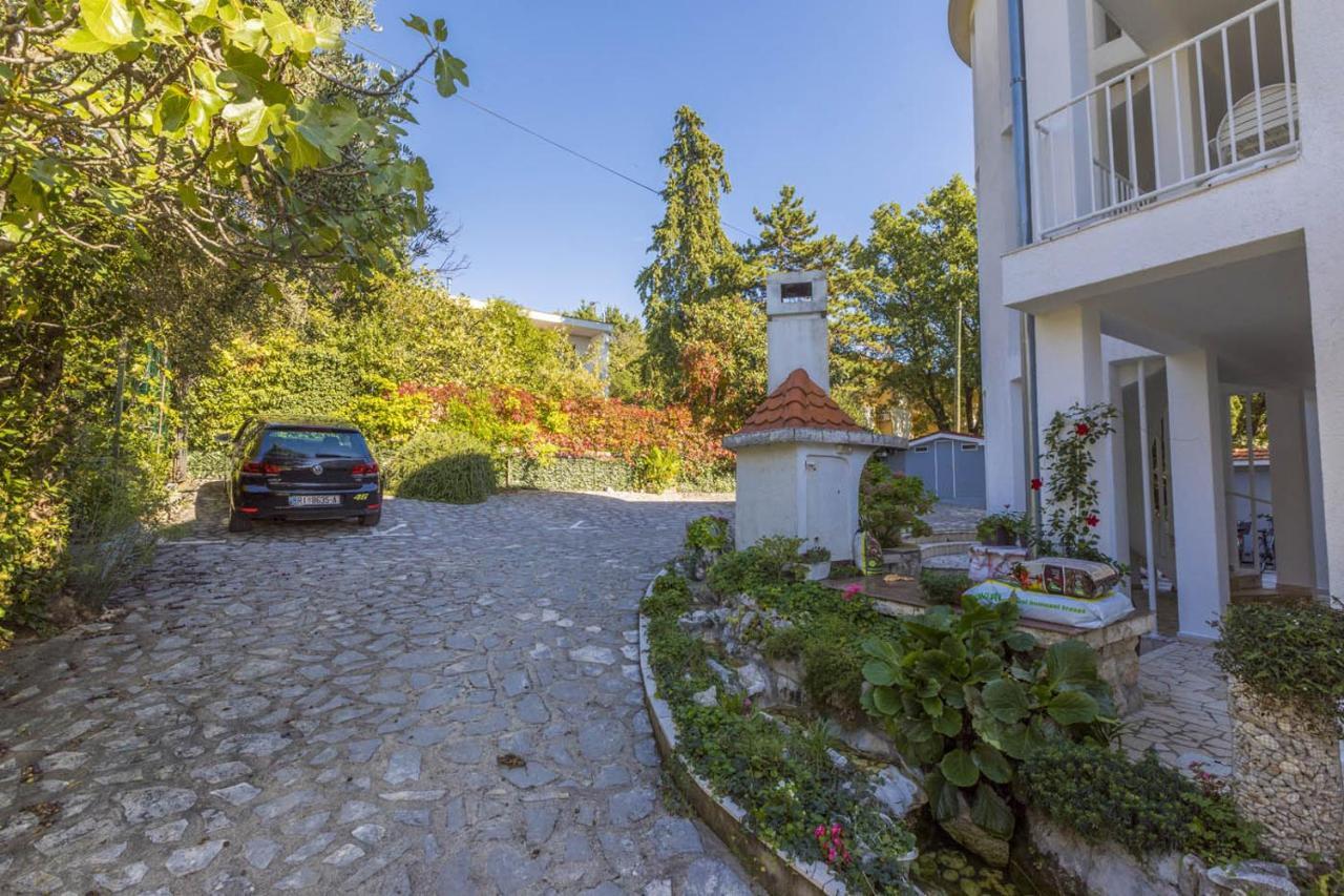 Ivan & Anka Apartments Bojko Selce Exterior photo