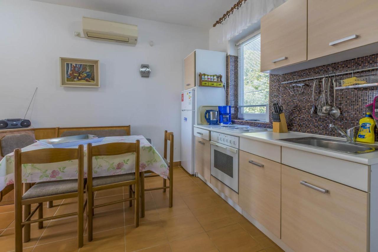 Ivan & Anka Apartments Bojko Selce Exterior photo